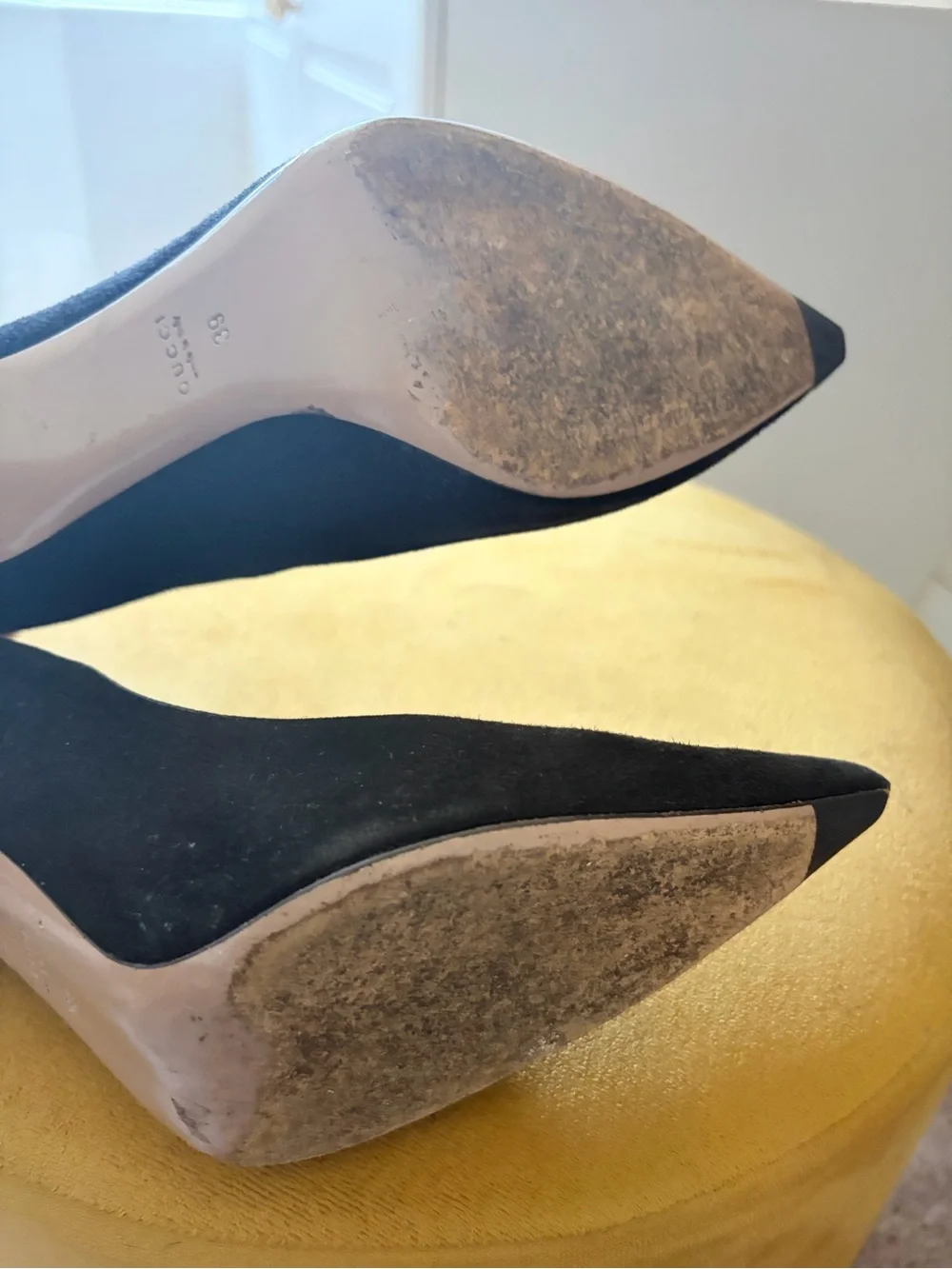 Gucci Black Pointed Toe Suede Pumps